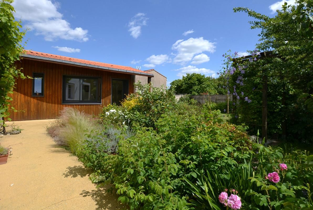 LUCON Maison Lucon 7 pièce(s) 188 m2 4