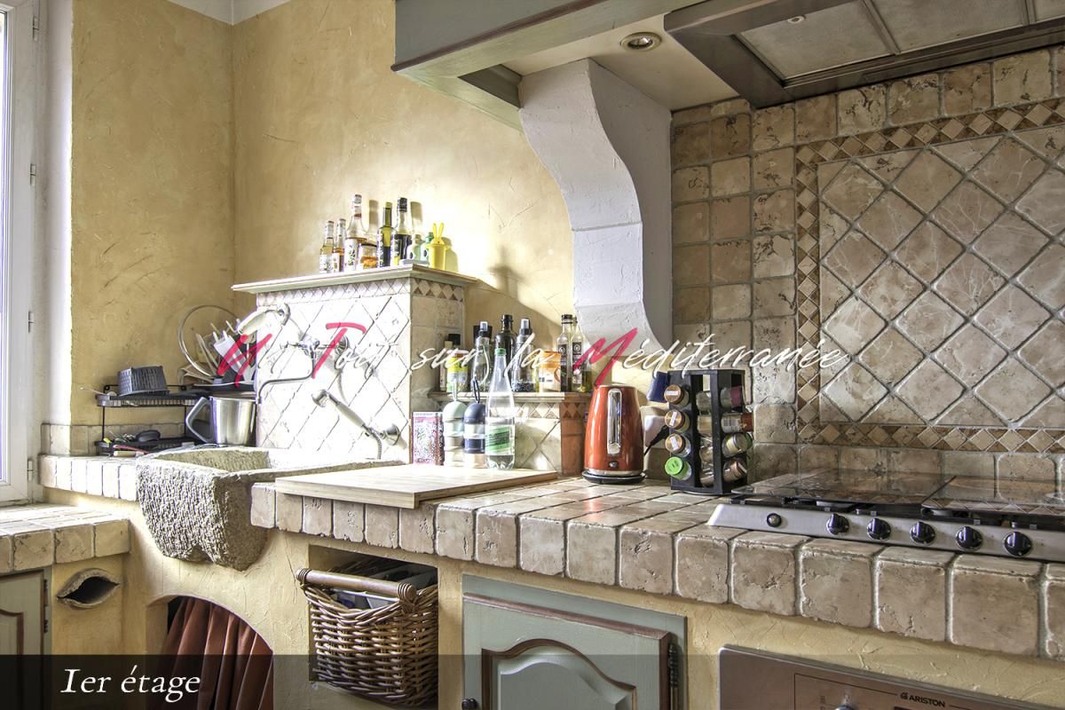 Jolie Maison de village avec jardinet-terrasse et garage à Puget Ville, 3 chambres, 147 m2 utiles