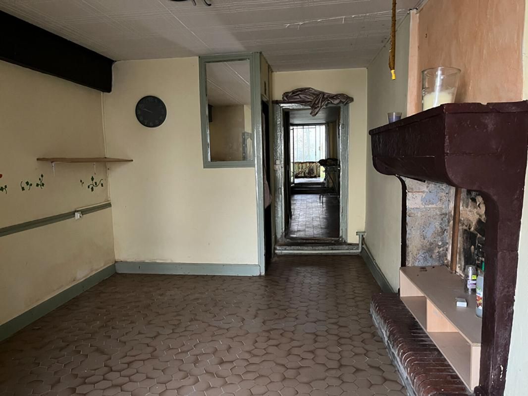 LE VIGEANT Maison de 63 m2 à Le vigeant  , 2 chambres , jardin de 580 m2 avec grange 2