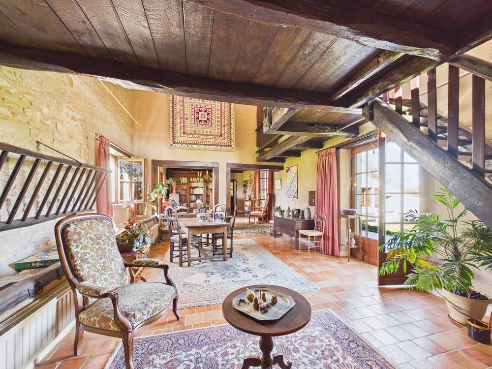 NOUAILLE-MAUPERTUIS Maison ancienne de 317 m2 à Gizay, 5 chambres,  parc de 5500 m2, piscine , grange, atelier 4