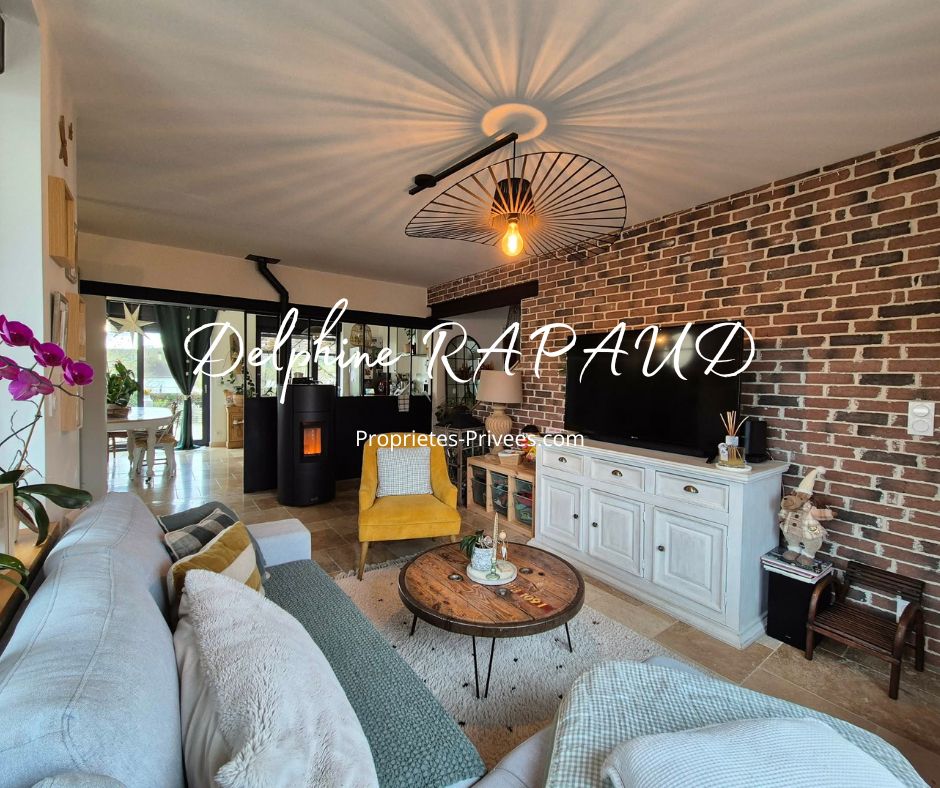 Maison entièrement restaurée avec sous-sol - Bretoncelles