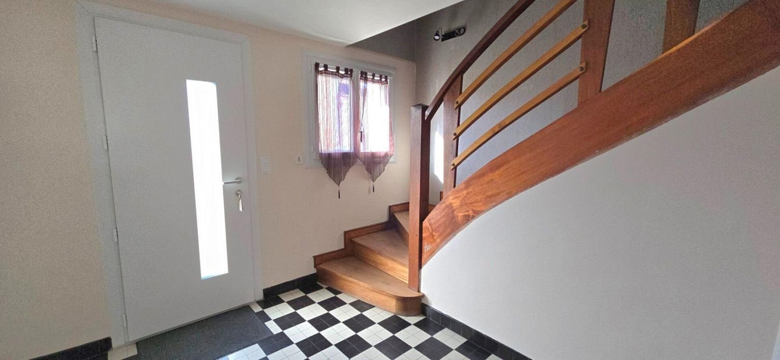 PERIGUEUX Maison de ville de type 6, jardin et garage privatif sur un terrain de 450 m² 4