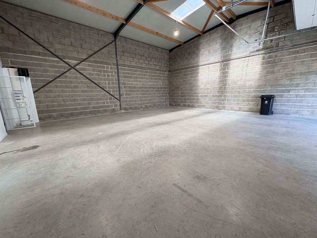 ANGERS 49000 ANGERS - Location Local commercial 194 m² 4