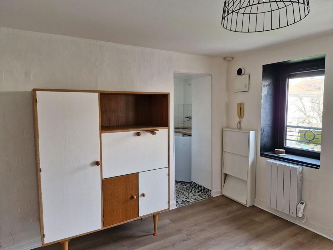 ROANNE ROANNE  -  APPARTEMENT  T2 MEUBLE 2