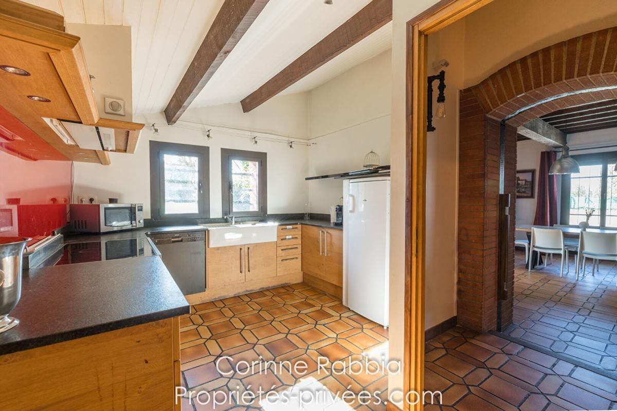 AUCAMVILLE Maison de 180m². 6 pièces 4