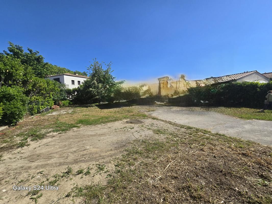 FABREGUES Terrain constructible  280 m² libre de construction et de constructeur avec emprise au sol de 40% 1