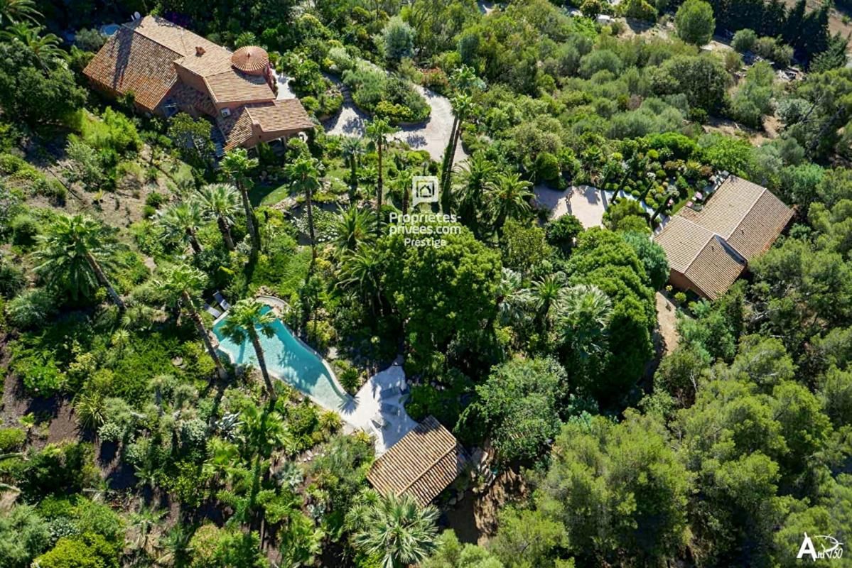 CARQUEIRANNE Domaine de charme en Provence - 2 maisons vue mer - 10 pièce(s) 372 m2 2