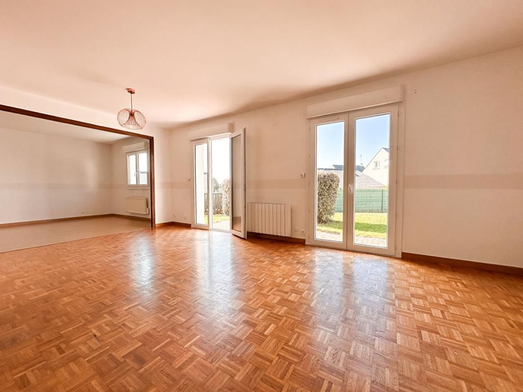 SAINT-ETIENNE-DE-MONTLUC Maison Saint Etienne De Montluc - BOURG - 4 chambres 2