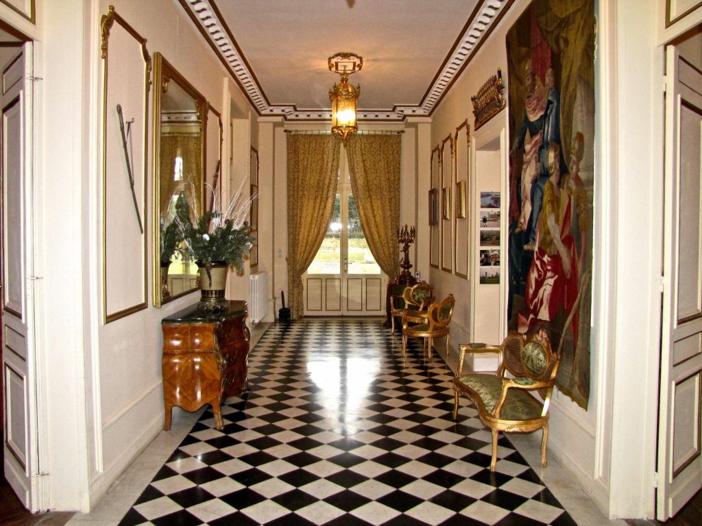 TOURNON-SAINT-PIERRE Château XVIII sur 4 Ha 50  de parc clos 3