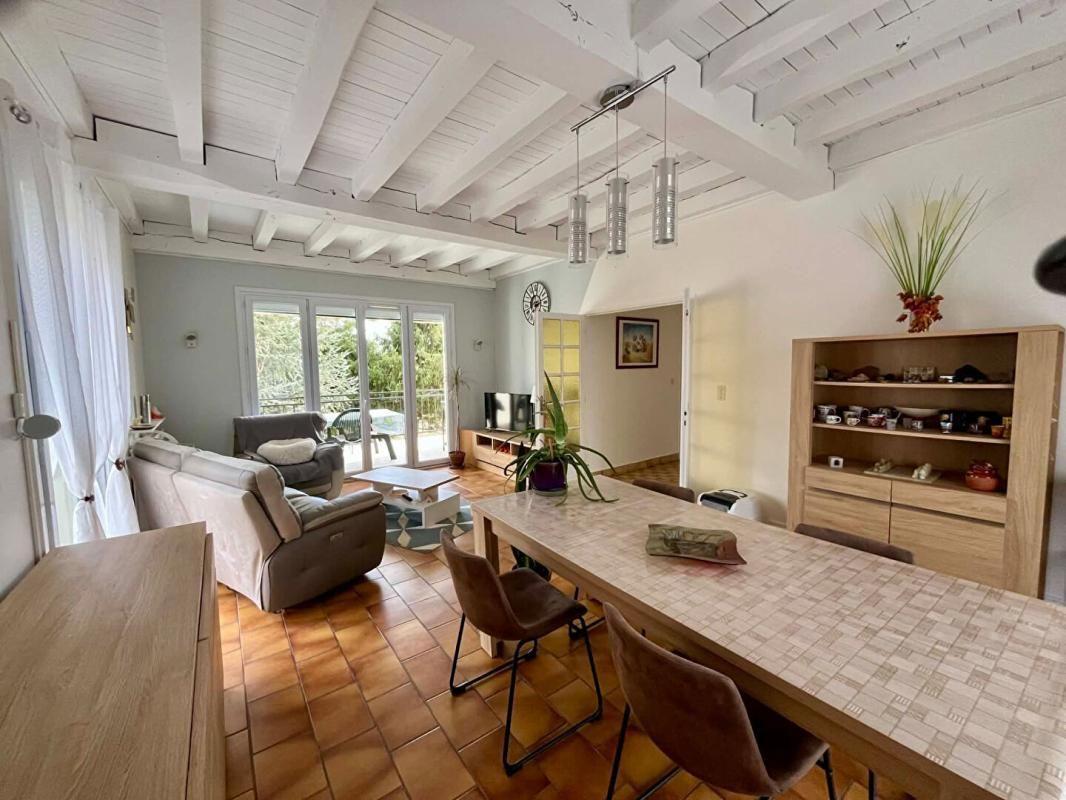 Maison Château L'Evêque 116 m2  avec grand jardin