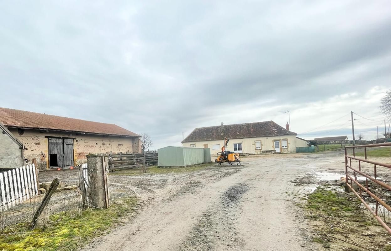 LE PIN Corps de ferme avec maison de 94 m² et 5.1 ha de pré 1