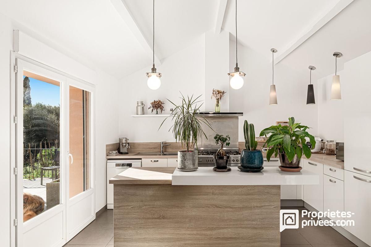 PEYMEINADE Maison individuelle avec piscine et dépendances - à pied du village de Peymeinade 4