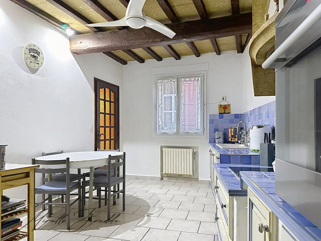 BEAUCAIRE Beaucaire maison en pierre de 6 pièces 169 m² avec terrasses et doubles garages 3