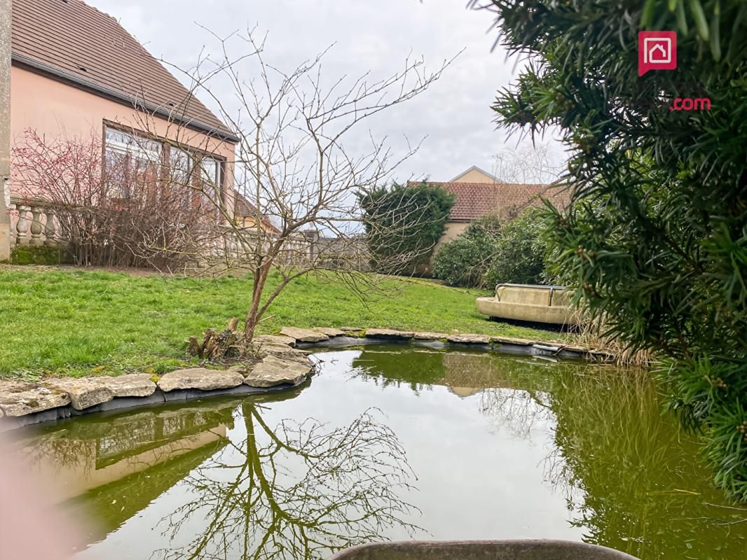 EPOISSES EXCLUSIF ! à 5km d'Epoisses, au coeur de ce bourg, Maison 8 pièces avec Grenier aménageable 1