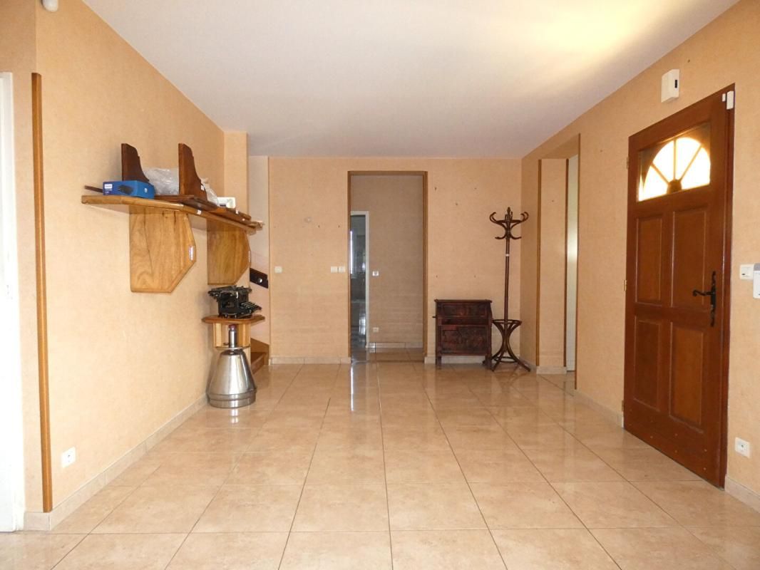 HAUTEFORT Maison 160m² habitables / sous-sol 200m² / terrain 9540m² 4