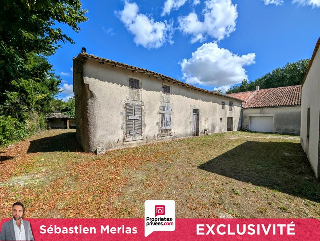 COULONGES Maison à rénover de 4 pièces + garage 3