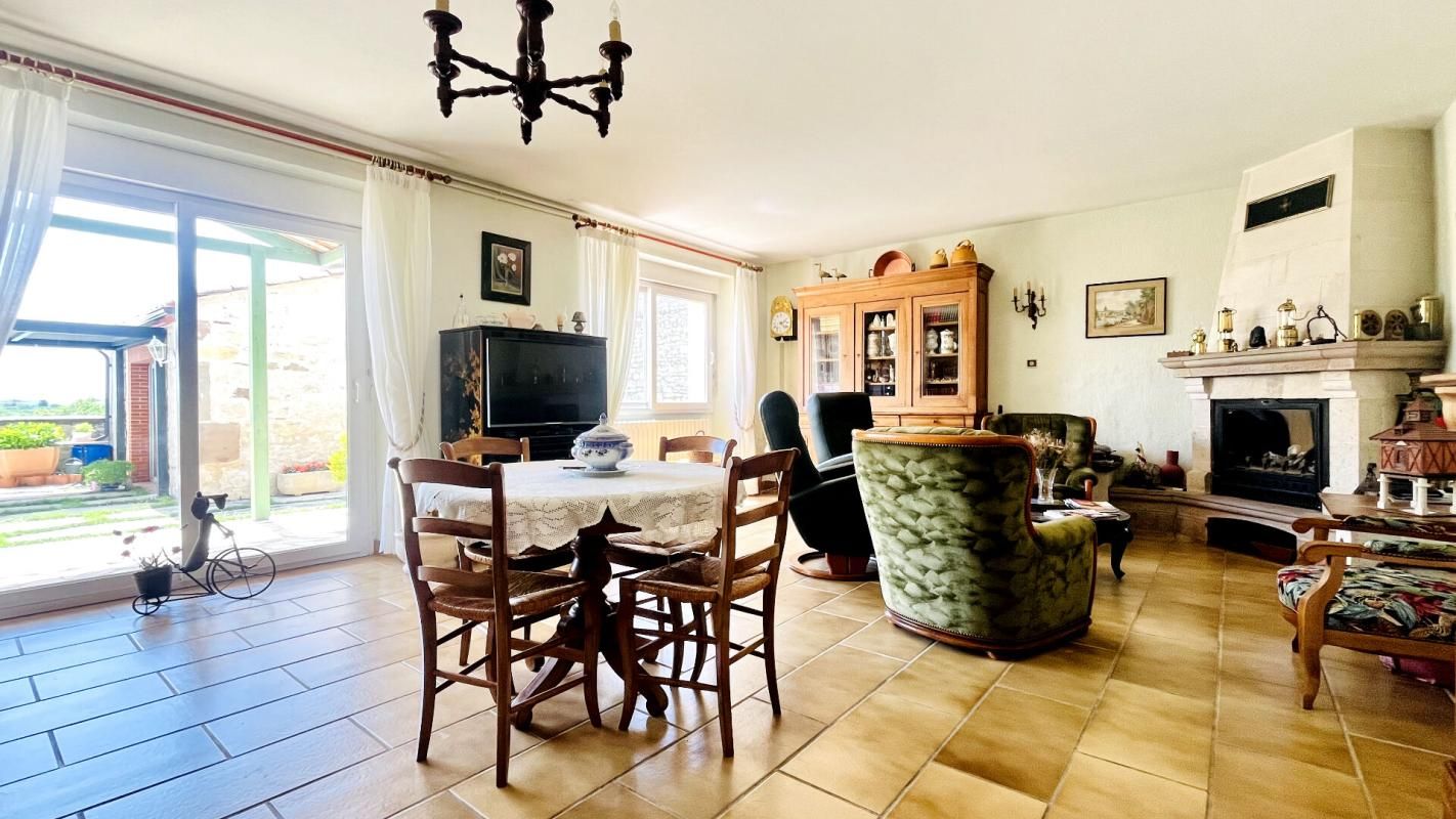 COMBEFA Maison en pierre de caractère, 6 pièce(s) 158 m2 2