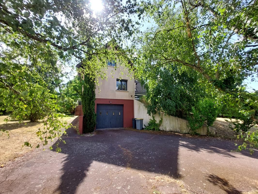 MONTCEAU-LES-MINES Maison Montceau Les Mines 7 pièce(s) 187 m2 2