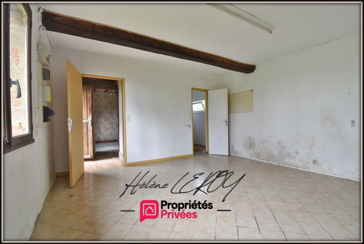 ANGERVILLE-LA-MARTEL Longère normande en briques et silex à rénover. Environnement calme et sans vis-à-vis 3