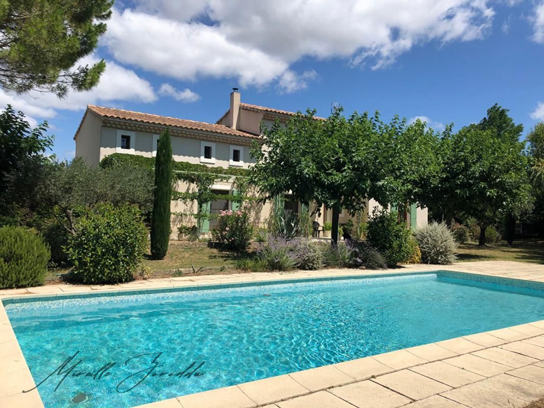 SAINT-REMY-DE-PROVENCE Saint Remy De Provence villa 5 pièces 128 m² avec piscine et dépendance 1