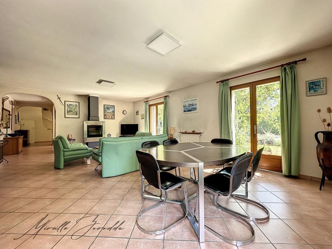 SAINT-REMY-DE-PROVENCE Saint Remy De Provence villa 5 pièces 128 m² avec piscine et dépendance 2