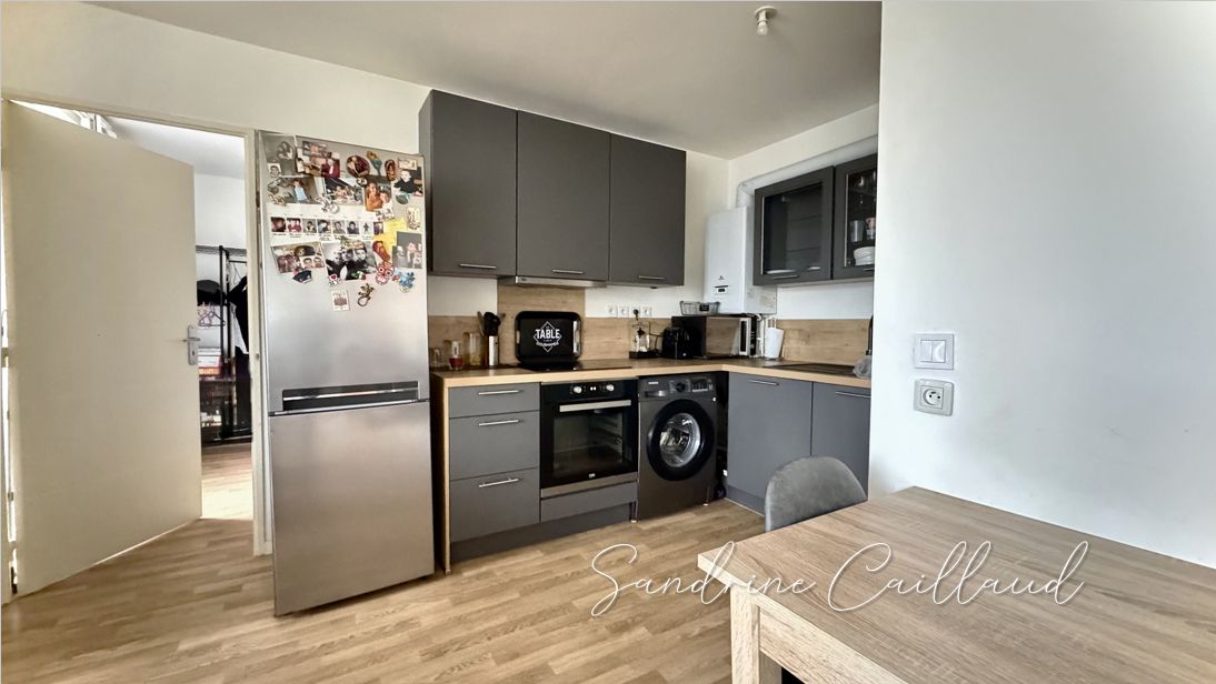 BREVAL 78980 BREVAL CENTRE - Appartement T3 lumineux - 2 balcons - ascenseur - 2 places de parking - parc résidentiel - 234000 Euros HAI 2