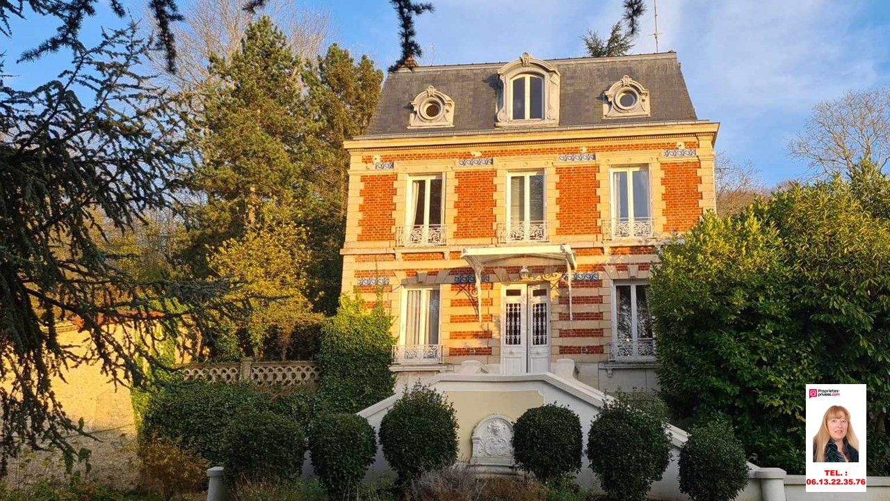 Chaumont en Vexin - Maison de Maître du 19ème de 210 m2 - 4 chambres - un ascenseur  qui permet accéder à tous les étages - cave et bâtiments - sur 2.957 m2 de parc arboré - Prix :  582.000