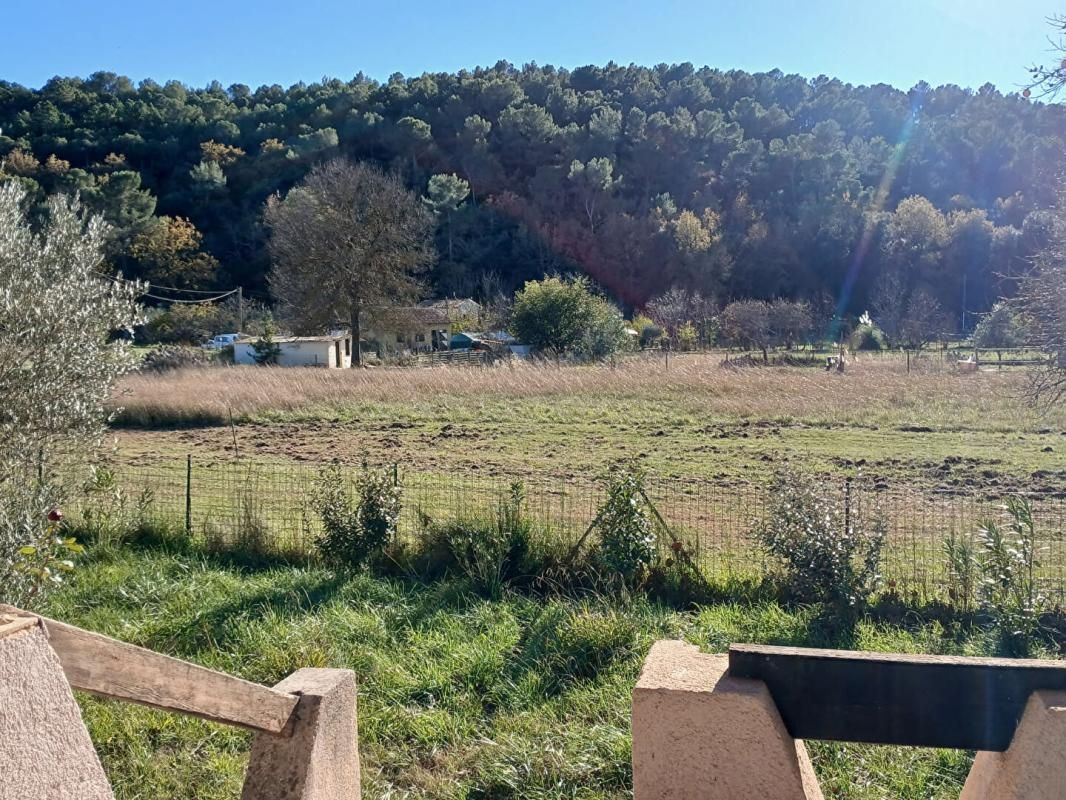 LE VAL Maison T5 de 161m², terrasses et garage sur 2075m² de terrain - LE VAL 3