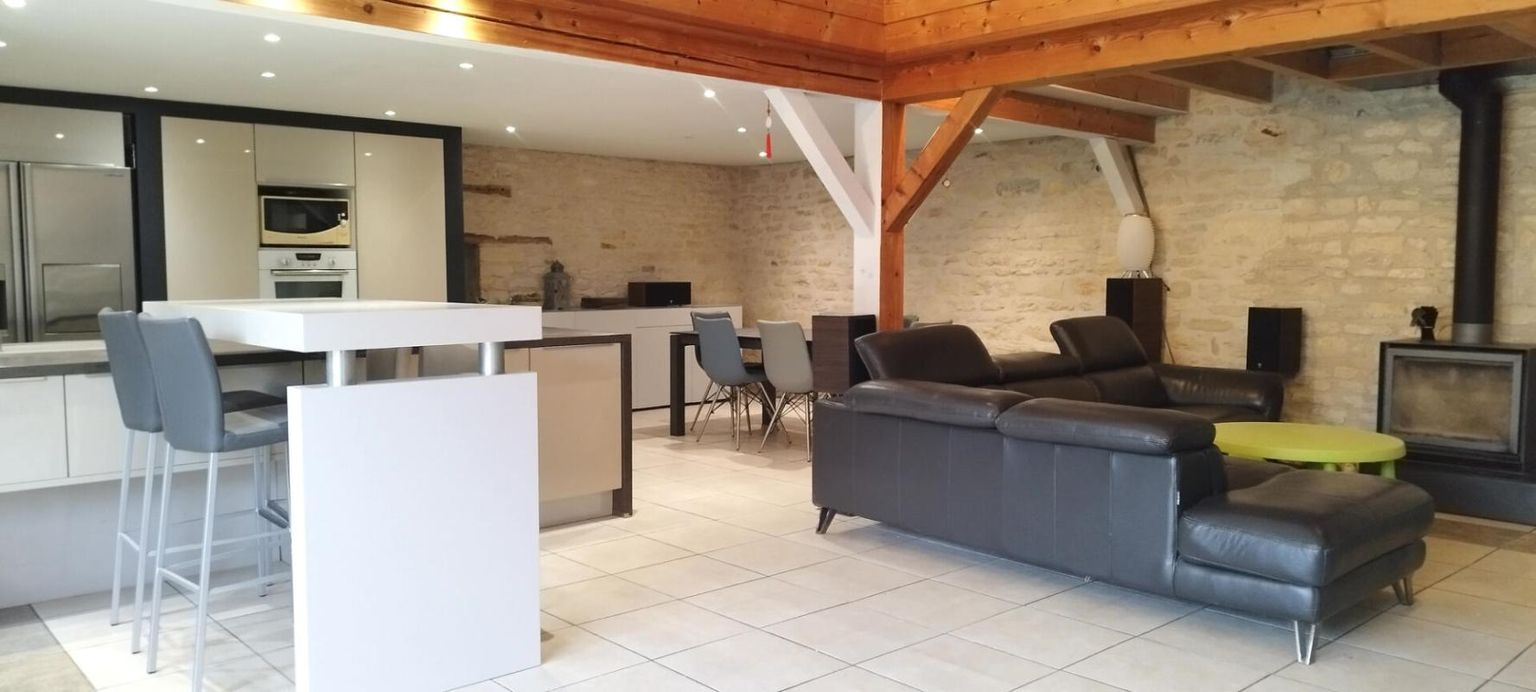 NEUVILLE-DE-POITOU Maison et studio indépendant Neuville De Poitou 5 pièce(s) 188 m2 4