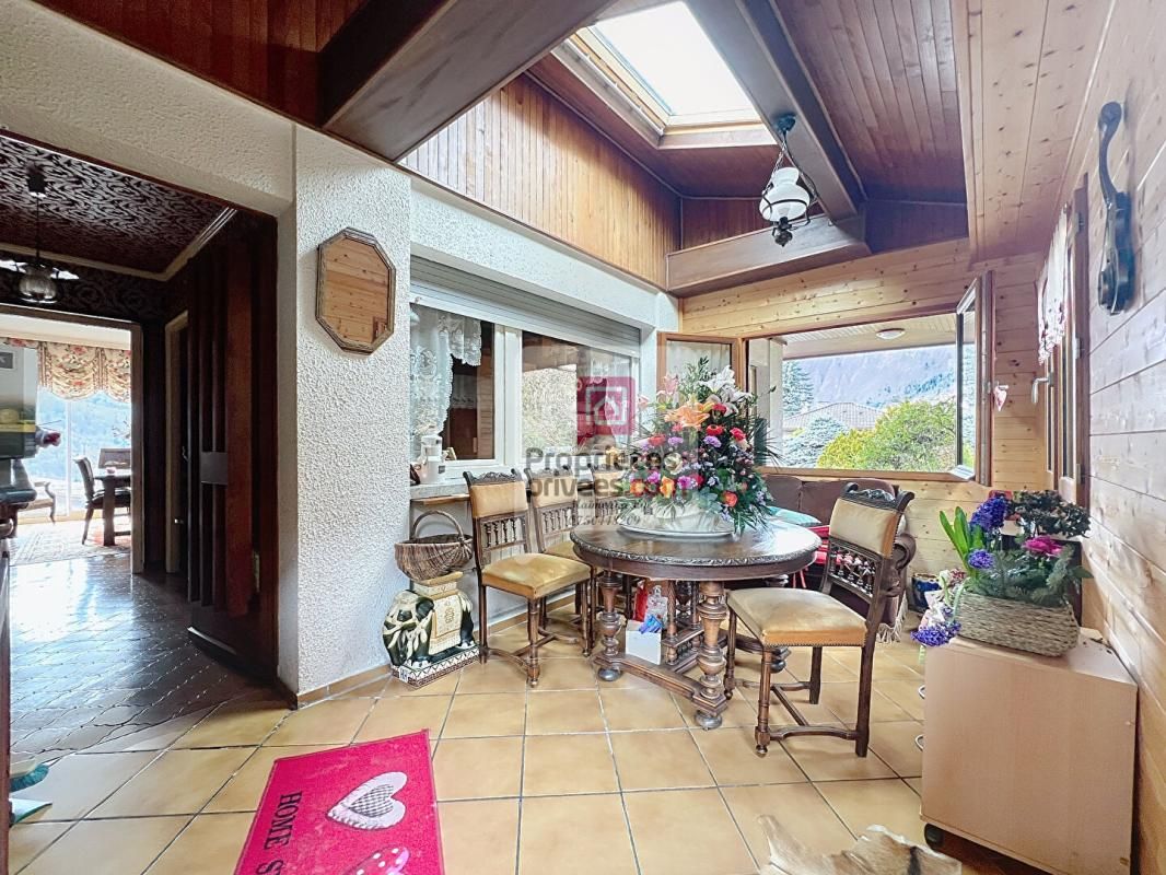 UGINE Maison avec T2 Ugine 7 pièces 323 m2 2