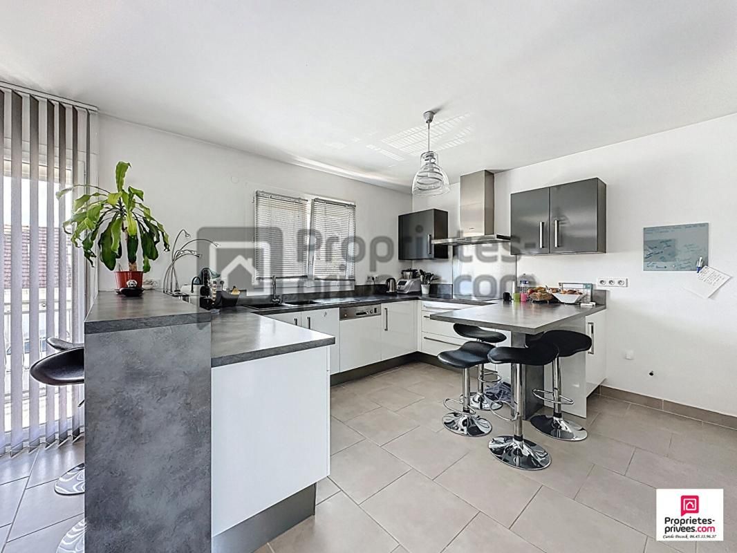 GRETZ-ARMAINVILLIERS Maison 6 pièces 186 m2 avec appartement indépendant 4