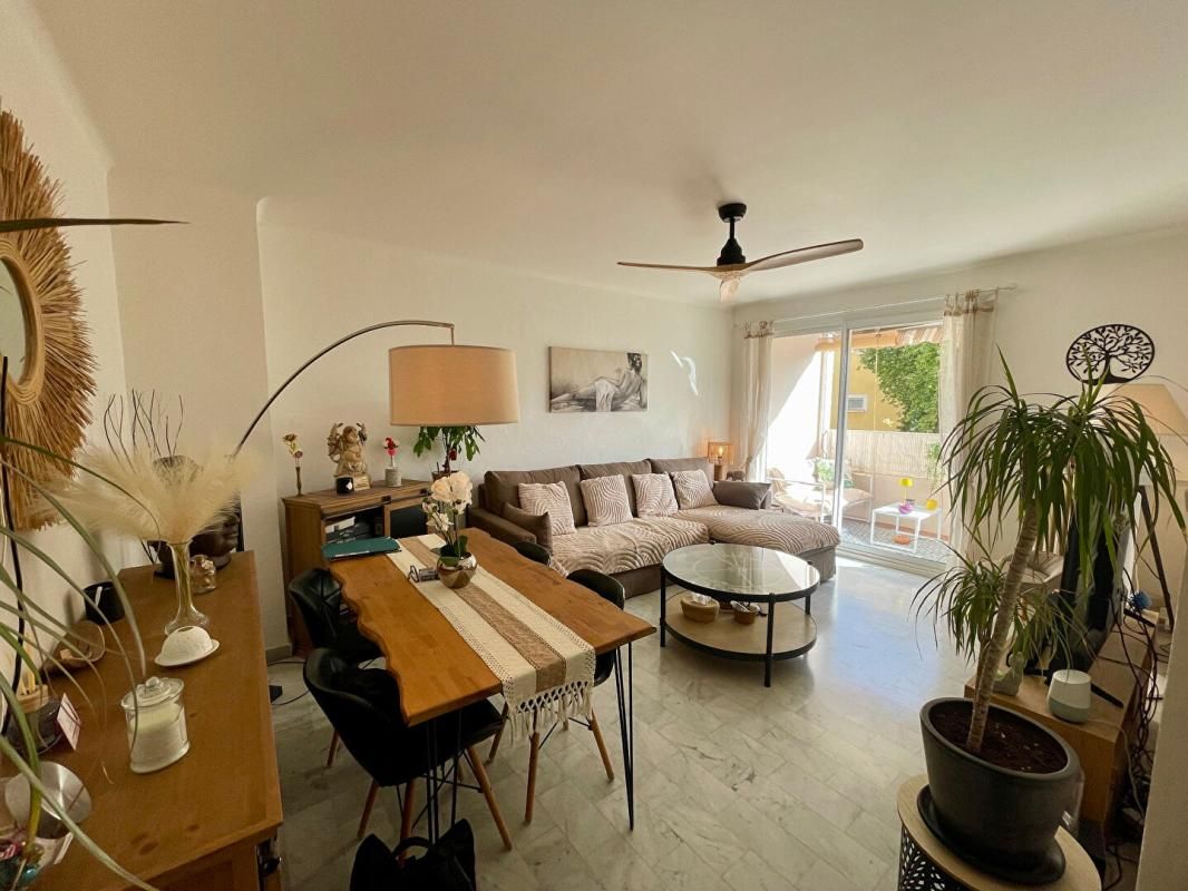 TOULON Idéalement situé - T2 avec extérieur - Toulon (83200) 2