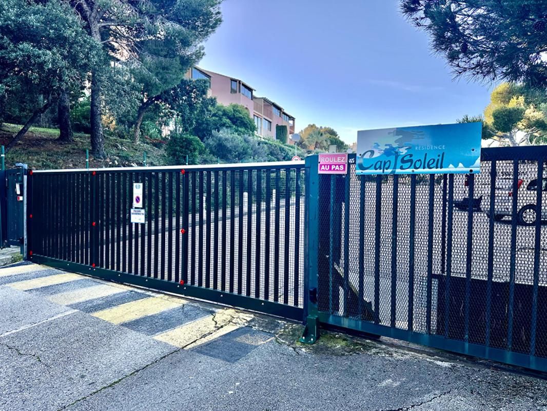 SAINT-MANDRIER-SUR-MER PIN ROLLAND - MAREGAU - APPARTEMENT DE TYPE 1 BiS  - CAVE - PARKING PRIVATIF 2