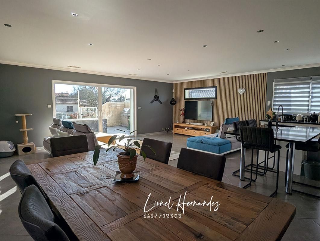 MONS MONS (30340) Villa contemporaine d'architecte de plain-pied - 139 m² - Terrain 1385 m² - Garage double 4