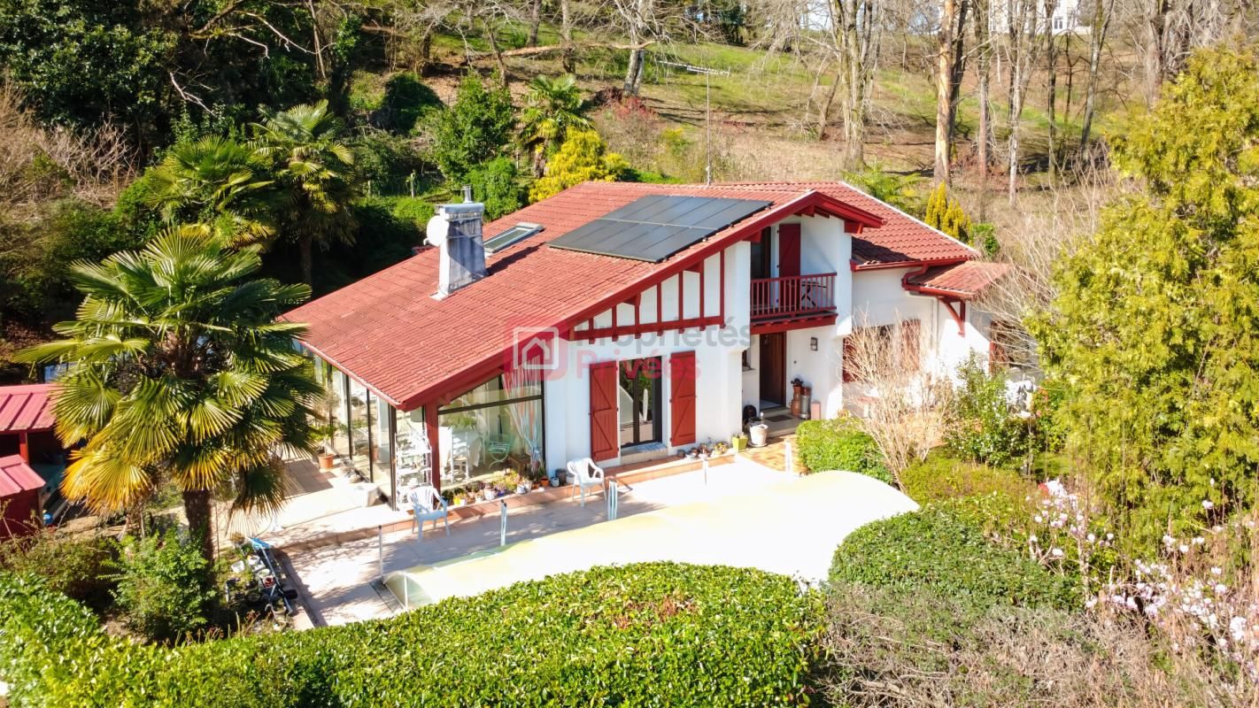 USTARITZ Maison familiale avec jardin, piscine et grand sous-sol à Ustaritz 1