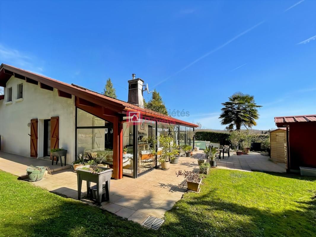 USTARITZ Maison familiale avec jardin, piscine et grand sous-sol à Ustaritz 2