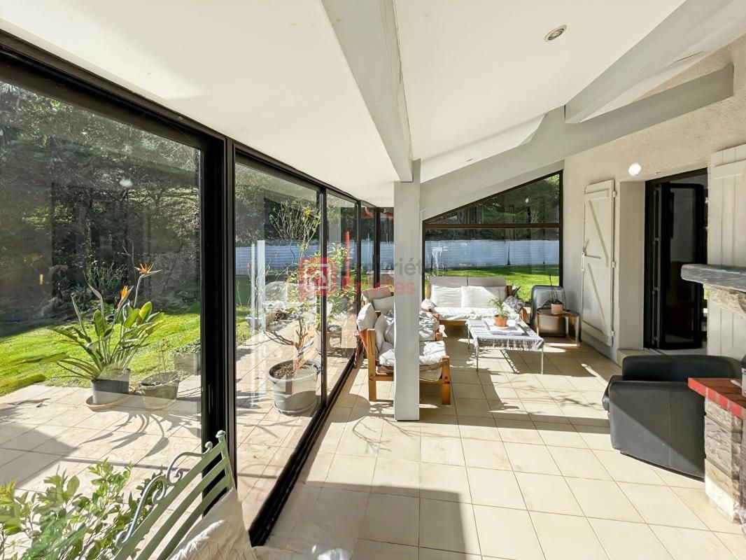 USTARITZ Maison familiale avec jardin, piscine et grand sous-sol à Ustaritz 4