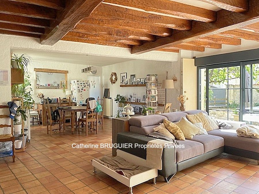 SAINT-SAUVEUR-D'AUNIS Grande maison familiale au coeur du village - 7 chambres - Jardin clos sans vis-à-vis 3