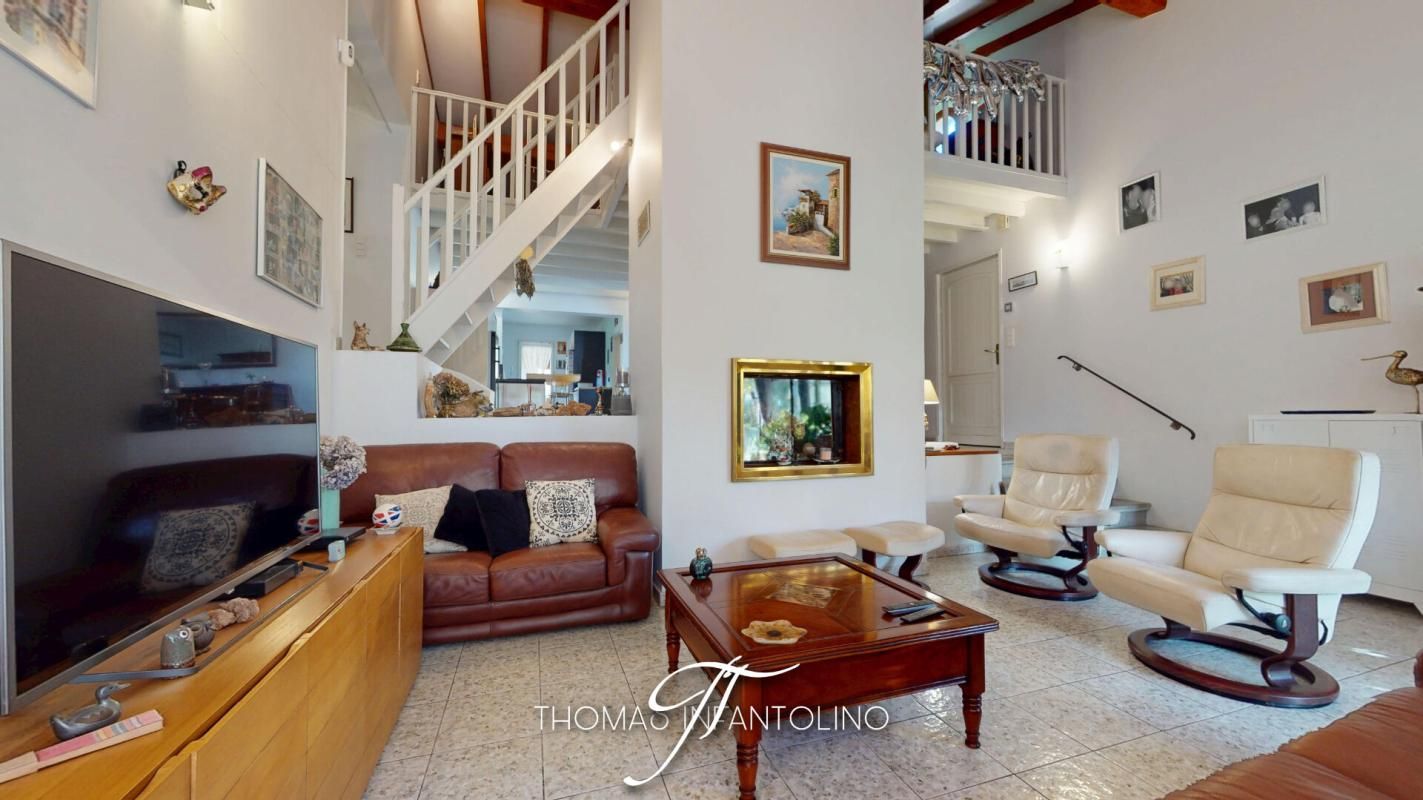 CARCASSONNE EN EXCLUSIVITE - MAISON D'ARCHITECTE - 3 CHAMBRES - MEZZANINE - PISCINE - 2 GARAGES 2