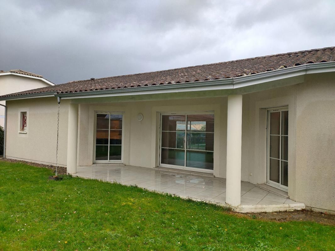 BEYCHAC-ET-CAILLAU MAISON 120 m² - GARAGE 15 m² - TERRAIN 680 m² 3