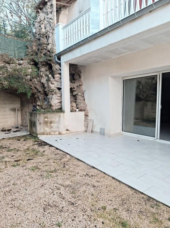 LAMBESC Grand T3 de 87 m² avec terrasse et jardin en plein centre de Lambesc, fort potentiel après rénovation 3