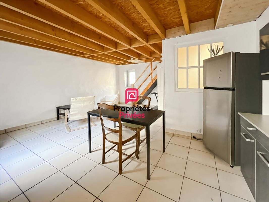 BAZAS Maison de ville composée de 2 appartements 3