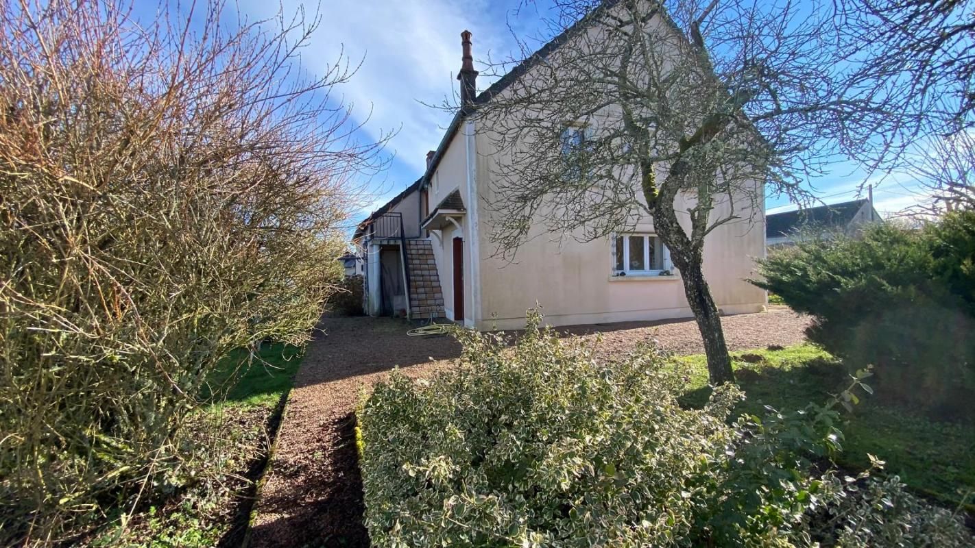 SAINT-SAULGE Maison 8 pièce(s) 200 m2 2