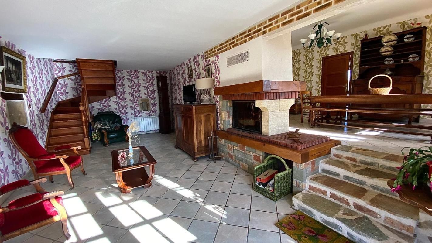 SAINT-SAULGE Maison 8 pièce(s) 200 m2 4