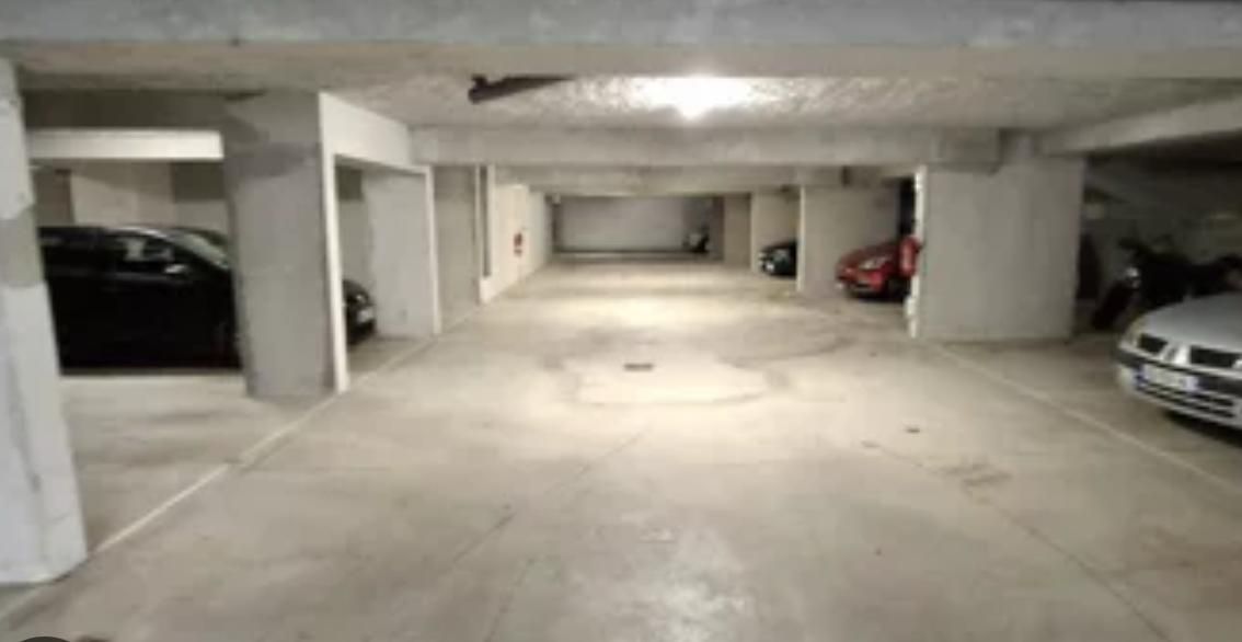 CENON 1 PLACE DE PARKING - Bas Cenon - Près de ligne A et à 50 mètres de l'arrêt SNCF de Cenon 1