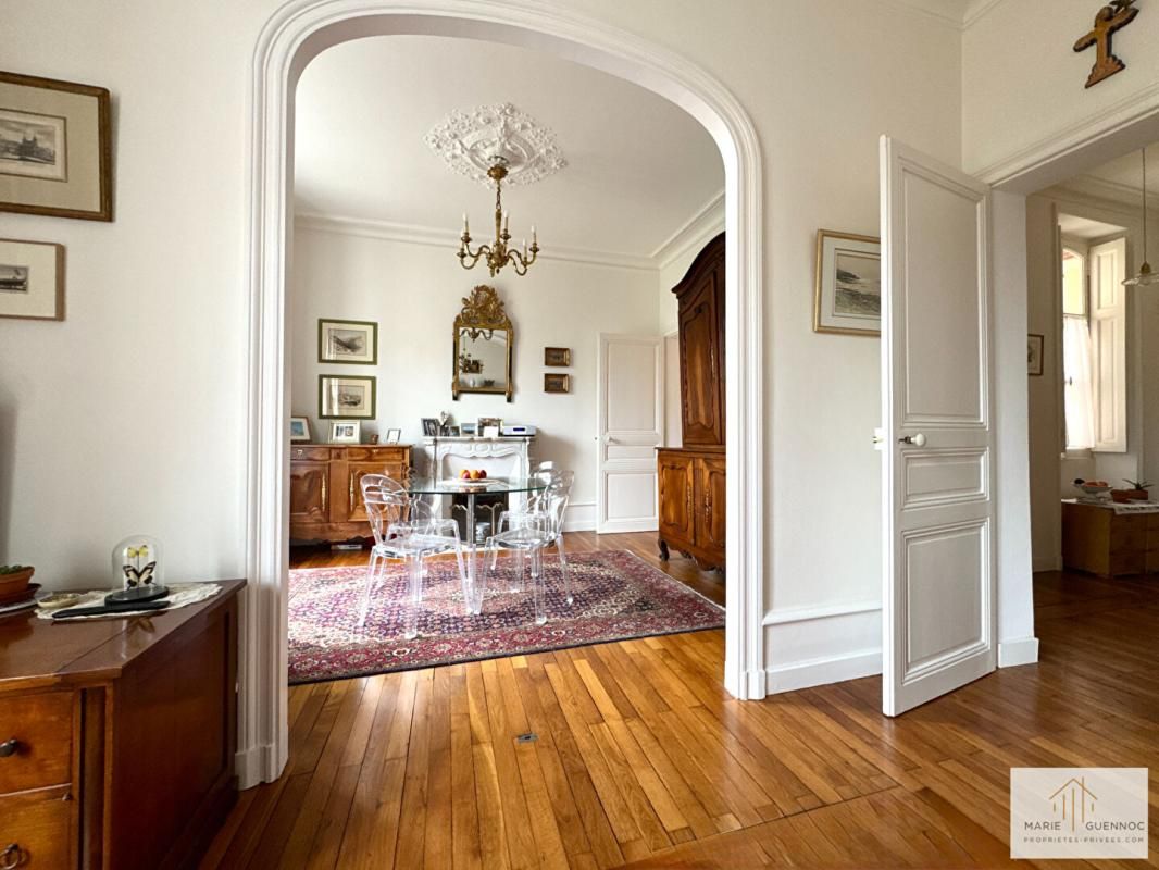 Bel appartement dans passage privé du triangle d'or