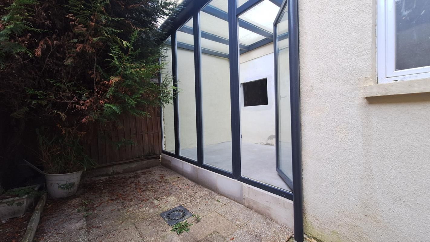 CHEVREUSE Appartement Chevreuse STUDIO à Rénover RDC 3