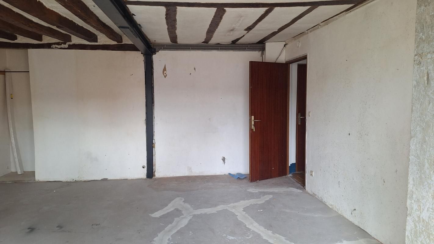 CHEVREUSE Appartement  1 pièce(s) 31 m2 au 1er étage A Rénover 3