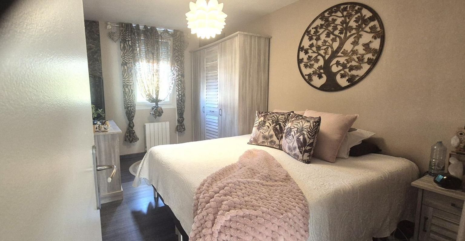 SAINT-DIZIER Belle Maison Individuelle de 116 m² Rénovée avec Goût comprenant une Cour, Bureau, Buanderie, Réserve, Terrasse et un joli Terrain Clos et entretenu de 271 m² 4