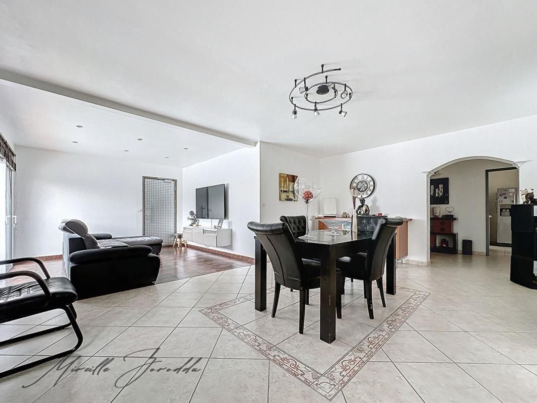 JONQUIERES-SAINT-VINCENT Jonquieres Saint Vincent VILLA 5 pièces122 m² PISCINE ET GARAGE 4